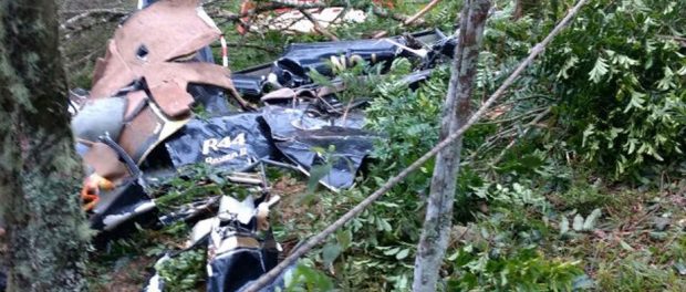helicoptero TRAGÉDIA EM SÃO PAULO - HELICÓPETRO CAI EM SÃO LOURENÇO DA SERRA/SP MATANDO 4 PESSOAS Piloto, noiva, irmão da noiva e fotógrafa grávida morrem no acidente em mata na Grande São Paulo.