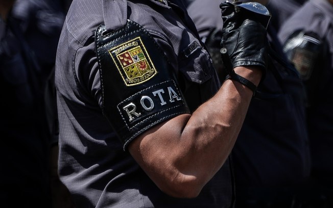Cobiçado braçal, usado apenas pela elite da Polícia Militar de São Paulo - Foto: Major Luis Augusto Pacheco Ambar - Comando de Choque, PMSP