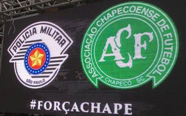 Luminoso instalado no quartel da ROTA, no dia da festa dos seus 125 anos, homenageando as vitimas da tragédia da Chapecoense - Foto: Major Luis Augusto Pacheco Ambar - Comando de Choque PMSP