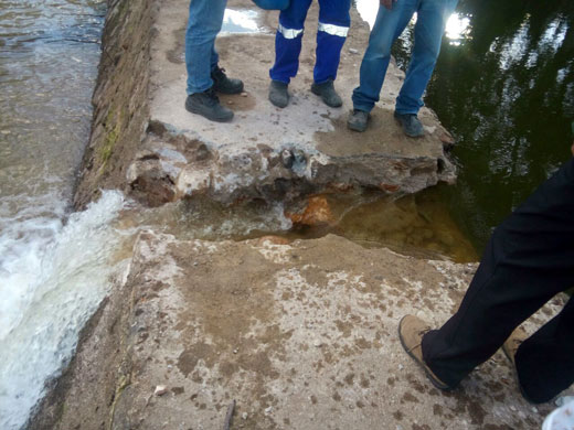 Emb3 EMBASA - EMPRESA BAIANA DE ÁGUAS E SANEAMENTO RETIRA BARRAGENS CLANDESTINAS NO SERTÃO DA BAHIA Emb3
