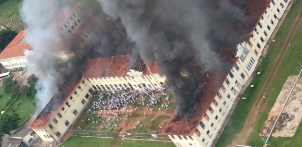 Rebelião 1 REBELIÃO EM BAURÚ/SP - GOVERNO DIZ QUE 152 PRESOS FUGIRAM Rebelião 1