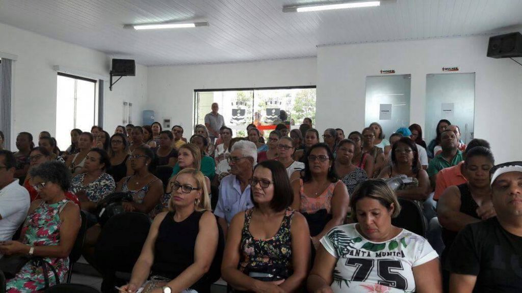 Quei 2 QUEIMADAS/BA - PROFESSORES REALIZAM PROTESTO CONTRA OS VEREADORES Quei 2