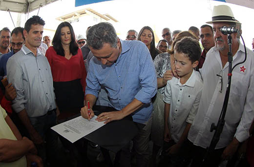 Rio 1 GOVERNADOR RUI COSTA VISTORIA OBRAS EMERGENCIAIS DE ABASTECIMENTO E RECUPERAÇÃO DA BA-120 NO SERTÃO DA BAHIA Rio 1
