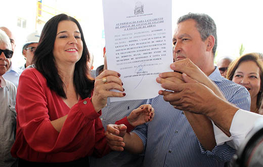 Rui 2 GOVERNADOR RUI COSTA VISTORIA OBRAS EMERGENCIAIS DE ABASTECIMENTO E RECUPERAÇÃO DA BA-120 NO SERTÃO DA BAHIA Rui 2
