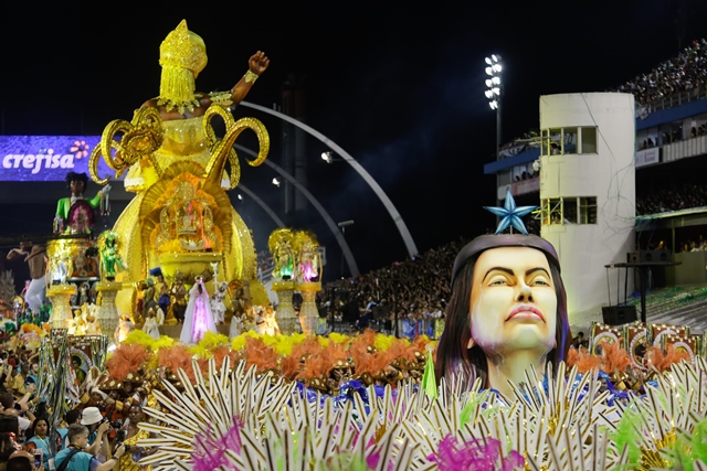 fo 2 Peruche CARNAVAL 2017 - SEGUNDA E ULTIMA NOITE DO DESFILE DAS ESCOLAS DO PRIMEIRO GRUPO DE SÃO PAULO fo 2 Peruche