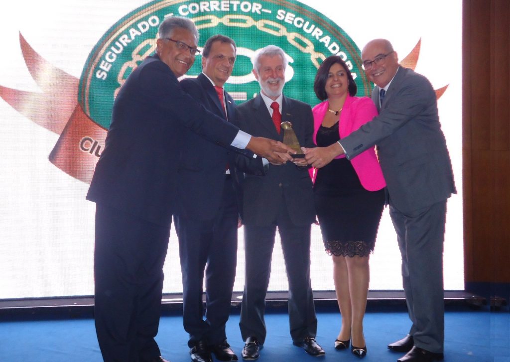 Marcia PRÊMIO SEGURADOR BRASIL HOMENAGEIA O CCS-SP - CLUBE DOS CORRETORES DE SEGUROS DE SÃO PAULO - POR SEUS 45 ANOS Marcia
