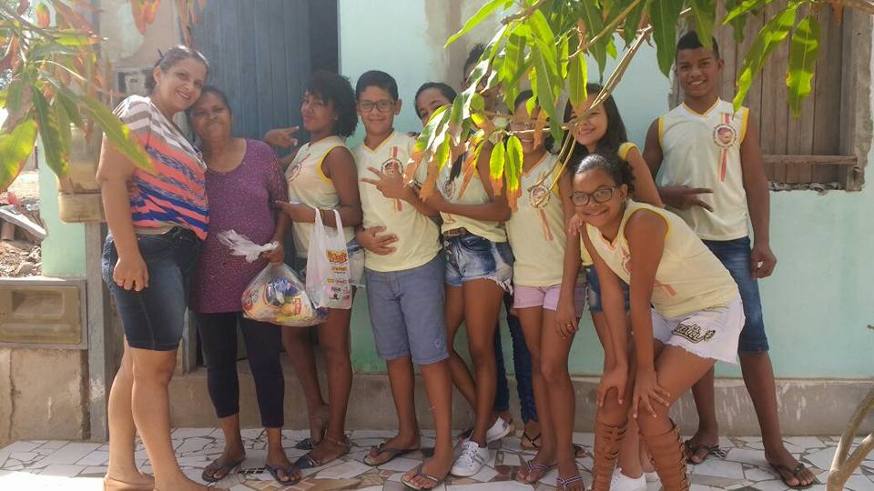 Q 10 QUEIMADAS/BA - ALUNOS DO COLEGIO SÔNIA MARIA SILVA REALIZAM AÇÃO SOLIDÁRIA Q 10