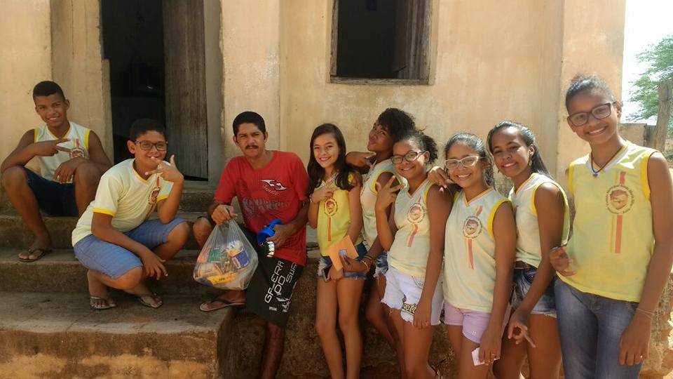 Q 15 QUEIMADAS/BA - ALUNOS DO COLEGIO SÔNIA MARIA SILVA REALIZAM AÇÃO SOLIDÁRIA Q 15