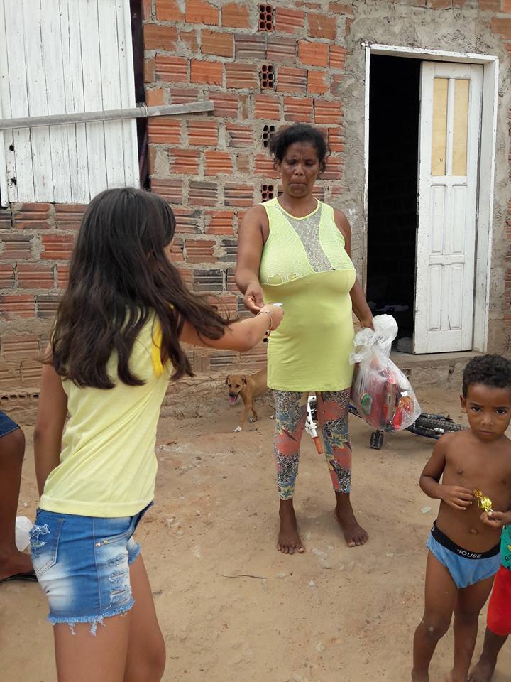 Q 2 QUEIMADAS/BA - ALUNOS DO COLEGIO SÔNIA MARIA SILVA REALIZAM AÇÃO SOLIDÁRIA Q 2