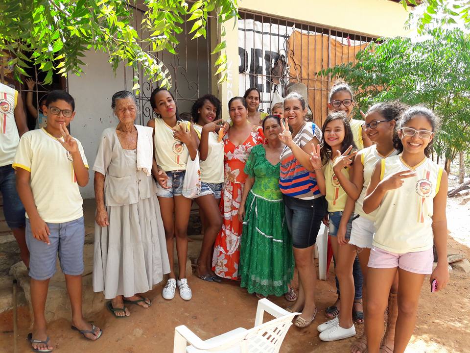 Q 4 QUEIMADAS/BA - ALUNOS DO COLEGIO SÔNIA MARIA SILVA REALIZAM AÇÃO SOLIDÁRIA Q 4