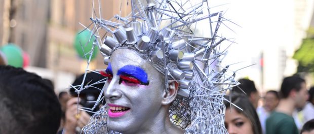 Foto 5 PARADA GAY REÚNE MULTIDÃO EM SÃO PAULO COM 19 TRIOS ELÉTRICOS Foto 5