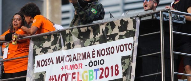 Trsns PARADA GAY REÚNE MULTIDÃO EM SÃO PAULO COM 19 TRIOS ELÉTRICOS Trsns