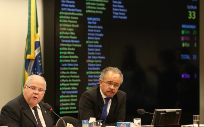dISTR “DISTRITÃO” - COMISSÃO DA CÂMARA APROVA SISTEMA QUE FAVORECE ELEIÇÕES PARA 2018 dISTR