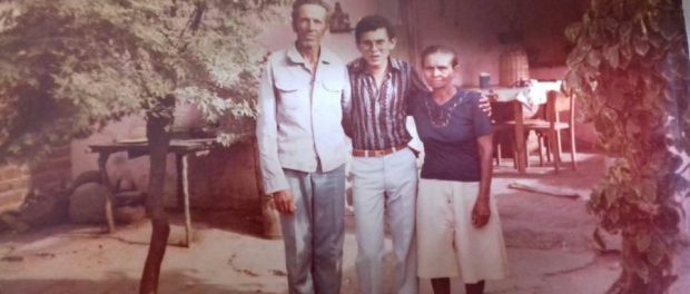 Evilazio Dominga e Nelson CENTENÁRIO DE UM CANSANÇONENSE - EVILAZIO DE CARVALHO: 100 ANOS DE HISTÓRIA Evilazio Dominga e Nelson