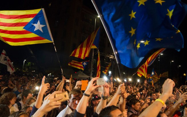 Cata INDEPENDÊNCIA DA CATALUNHA - CLIMA TENSO MARCA LOCAIS DE VOTAÇÃO Cata