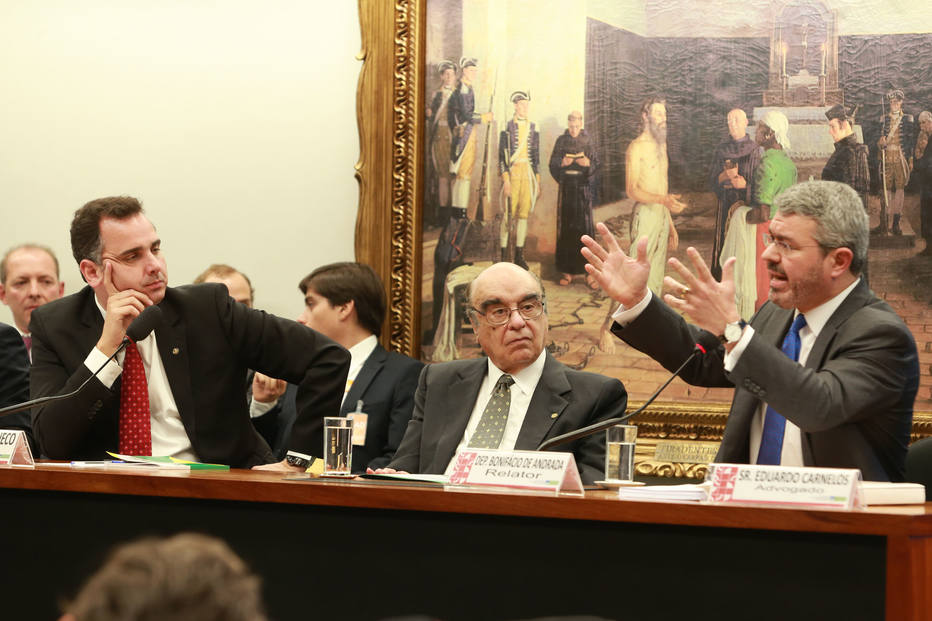 Deputado O QUE LEGAL PODE SER IMORAL? O QUE É MORAL PODE SER ILEGAL? Deputado