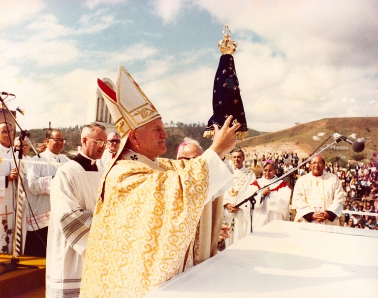 ff 11 300 ANOS DE NOSSA SENHORA APARECIDA - 10 PERGUNTAS SOBRE A PADROEIRA DO BRASIL ff 11