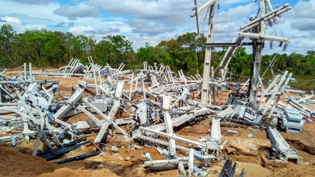 MST Capa DESTRUIÇÃO EM CORRENTINA/BA - MANIFESTANTES INVADE FAZENDA E PROVOCAM CENAS DE TERRORISMO NO OESTE DA BAHIA MST Capa