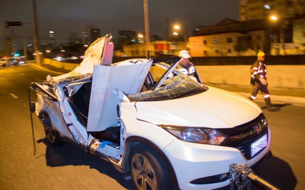 carro NA HORA E NO LOCAL ERRADO: JUÍZA MORRE AO SER ATINGIDA POR CONCRETO EM ACIDENTE carro