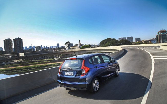F II QUANTO SE PAGA PARA TER UM CARRO NO BRASIL? F II