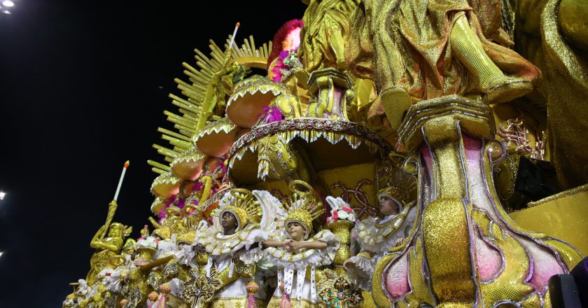 CAR 6 ROSAS CARNAVAL DE SÃO PAULO 2018 - DESTAQUES DA PRIMEIRA NOITE CAR 6 ROSAS