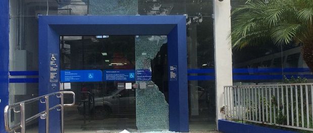 Cati 2 caixa NOITE DE TERROR EM CATU/BA - BANDO ATACA QUATRO BANCOS, UMA LOTÉRICA E LOJAS. Cati 2 caixa