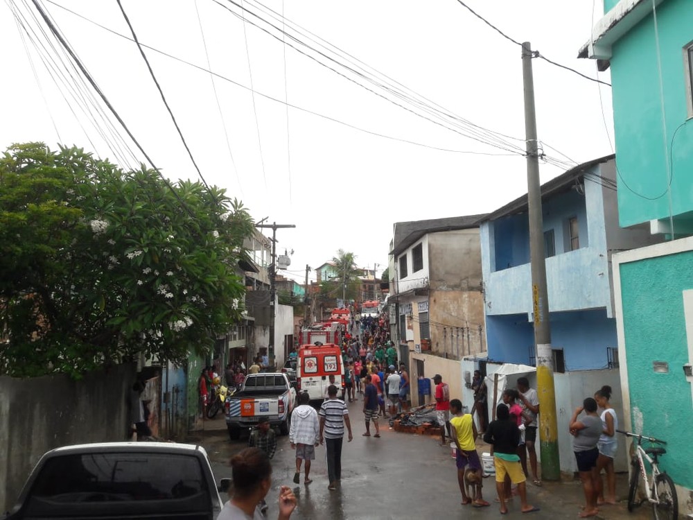 Soterra 3 DESABAMENTO DE PRÉDIO MATA CRIANÇA E DEIXA SOTERRADOS NO BAIRRO DE PITUAÇU EM SALVADOR/BA. Soterra 3