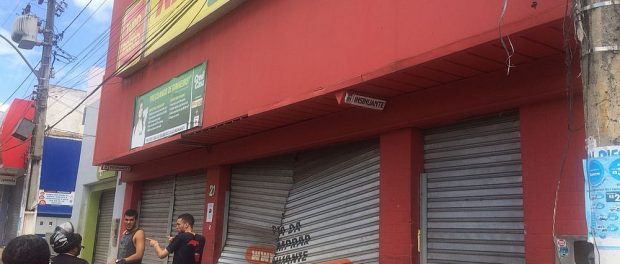 cati 3 loja NOITE DE TERROR EM CATU/BA - BANDO ATACA QUATRO BANCOS, UMA LOTÉRICA E LOJAS. cati 3 loja