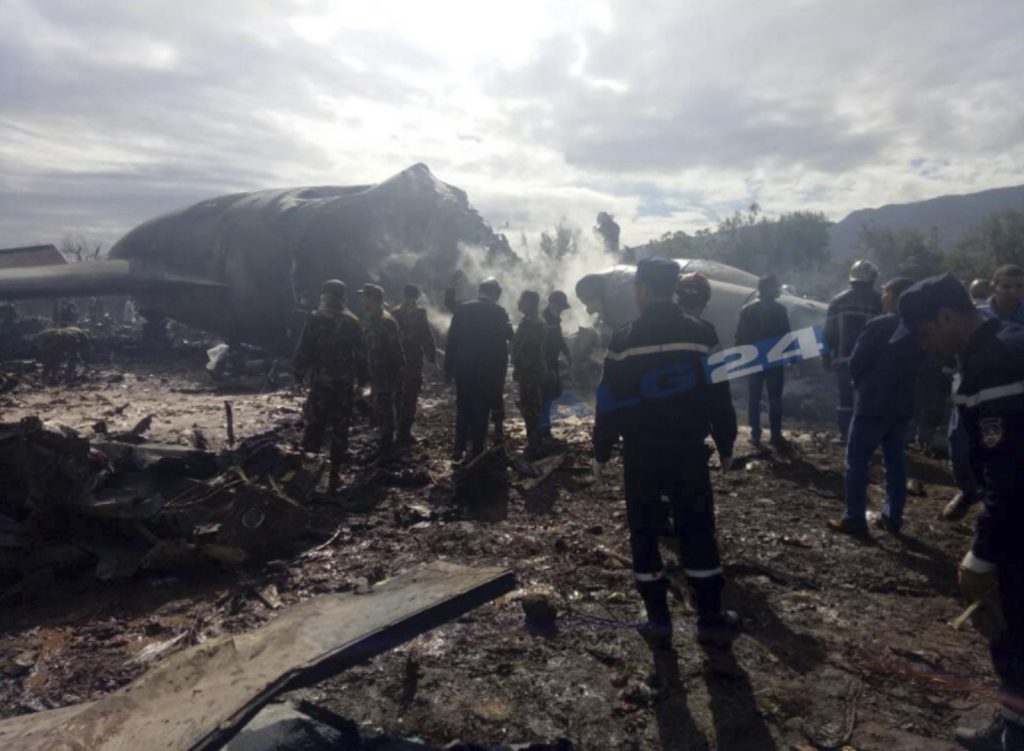 AVIÃO ARGELIA QUEDA DE AVIÃO NA ARGÉLIA DEIXA 257 MORTOS AVIÃO ARGELIA