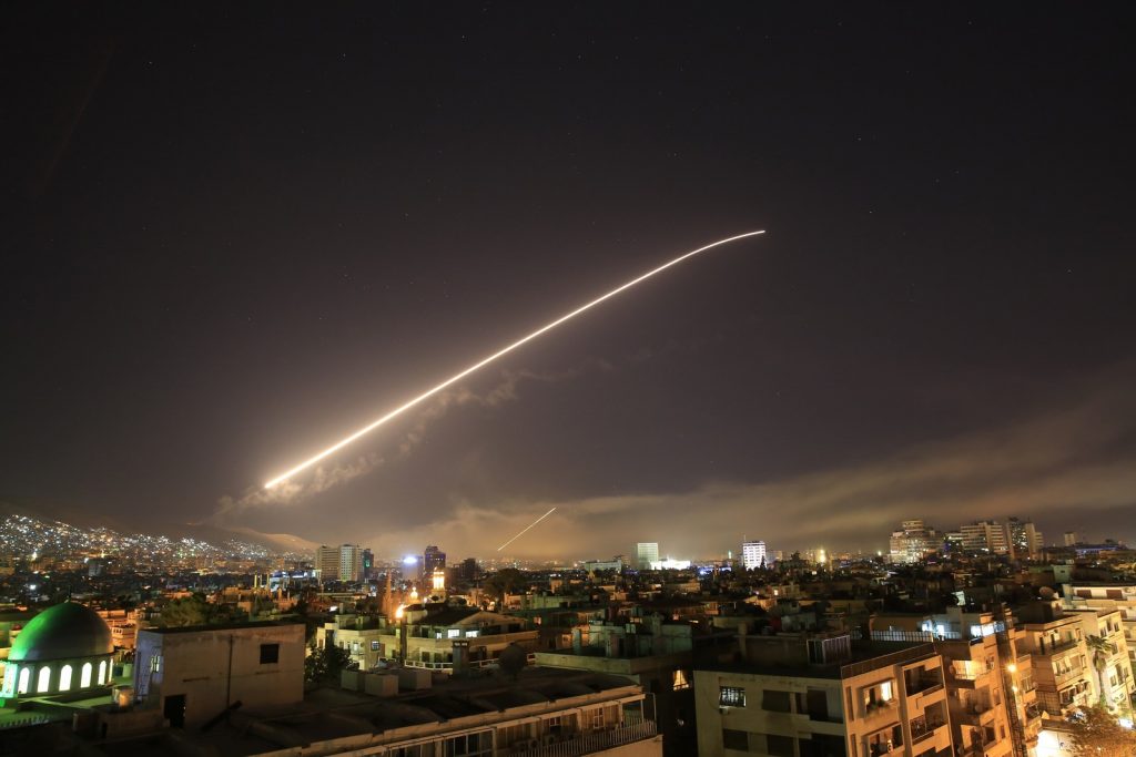 Siria 3 SÍRIA CONTRA-ATACA E DERRUBA 13 MÍSSEIS LANÇADOS PELOS EUA Siria 3