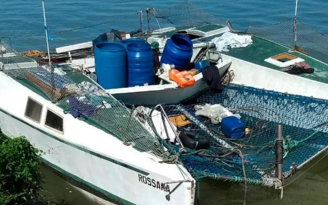 Barco BARCO COM 27 IMIGRANTES Á DERIVA É RESGATADO NA COSTA DO MARANHÃO Barco