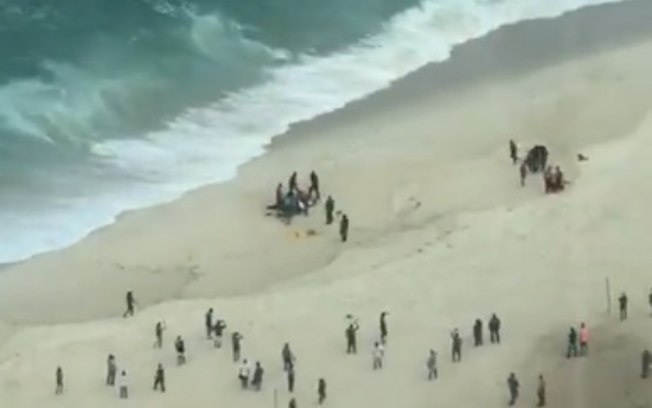 Helic 2 HELICÓPTERO CAI E DEIXA UM MORTO E TÊS FERIDOS NO RIO DE JANEIRO Helic 2