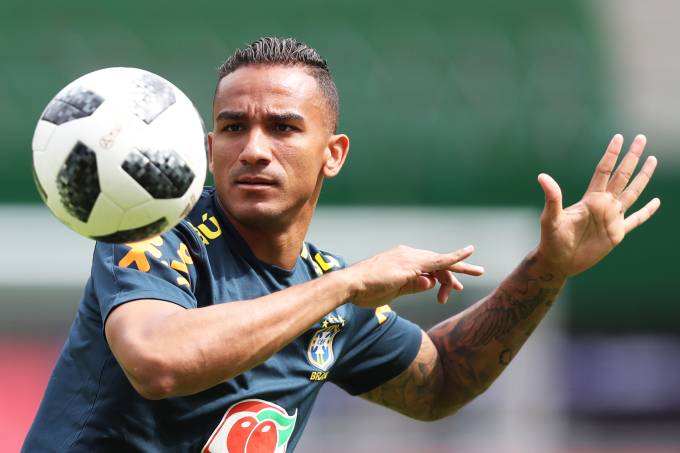 Danielo SELEÇÃO BRASILEIRA - O LATERAL DIREITO DANILO ESTÁ FORA DA COPA DO MUNDO Danielo