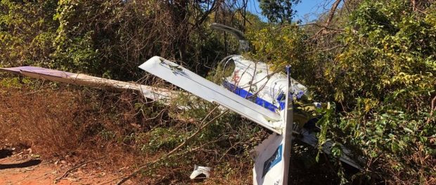avião AVIÃO COM O EX-GOVERNADOR FAZ POUSO FORÇADO EM ESTRADA DE TERRA avião