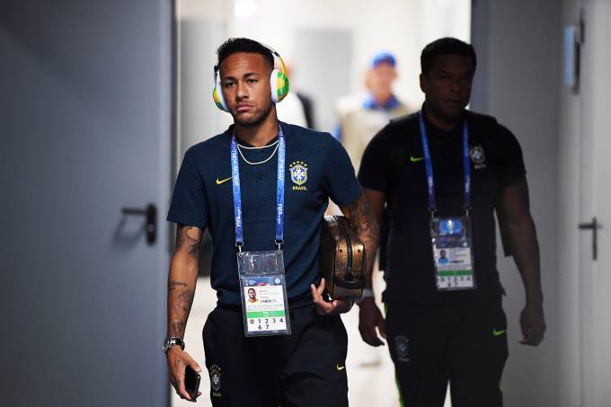 nEIMAR OPINIÃO: AO CALAR-SE DIANTE DOS MICROFONES, NEYMAR REFORÇA A SUA “MOLECAGEM” nEIMAR
