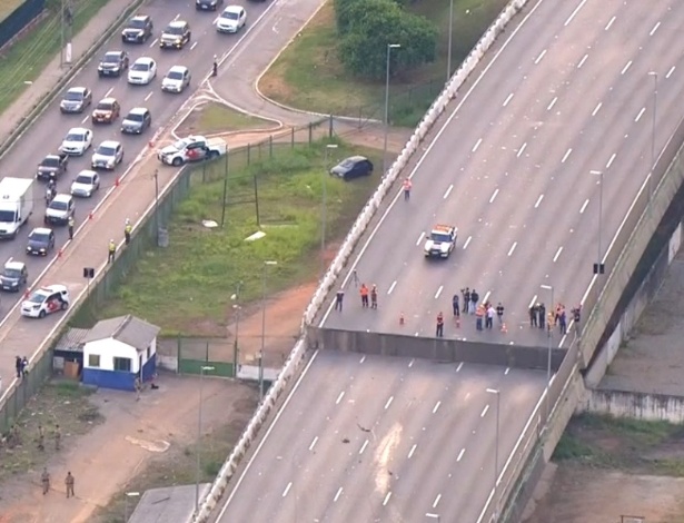 Viaduto 1 VIADUTO CEDE NA MARGINAL PINHEIROS EM SÃO PAULO Viaduto 1