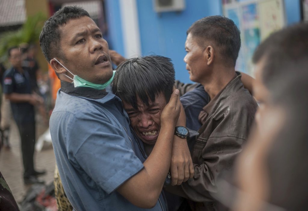 Vulcão 3 TSUNAMI NA INDONESIA - SOBE PARA 373 MORTOS E 1400 FERIDOS Vulcão 3