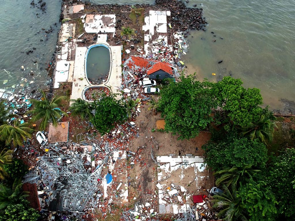 Vulcão 4 TSUNAMI NA INDONESIA - SOBE PARA 373 MORTOS E 1400 FERIDOS Vulcão 4