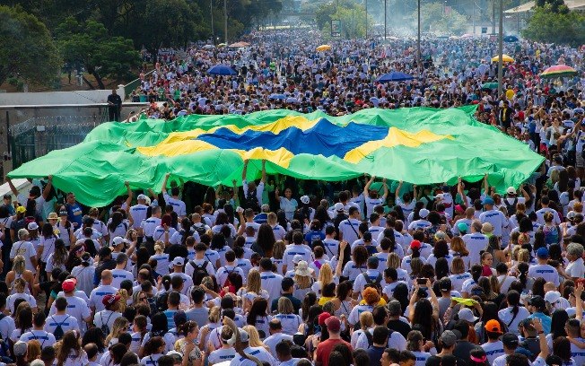 Band MARCHA PARA JESUS REÚNE MILHARES DE FIÉIS EM SÃO PAULO Band