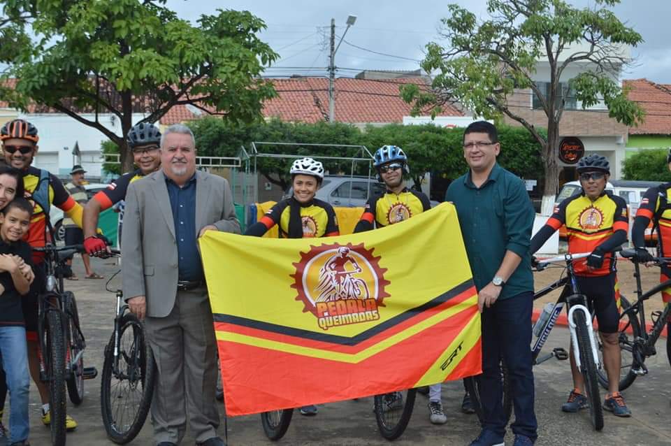 Quei 1 CICLISTAS FAZEM “PEDALADA” PARA CELEBRAR 135 ANOS DE QUEIMADAS/BA. Quei 1