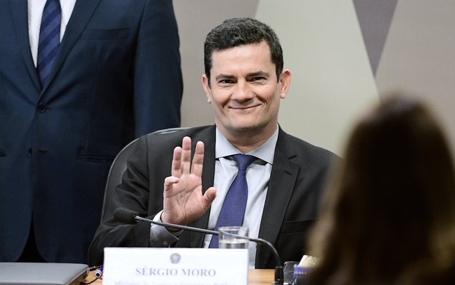 Moro POLÍCIA FEDERAL PRENDE QUATRO SUSPEITOS DE INVASÃO HACKER A CELULAR DE MORO Moro