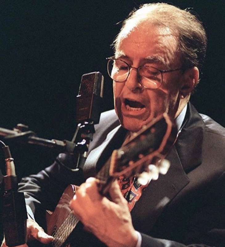 joaogilbertogaleria 1562442940.gallery MORRE JOÃO GILBERTO AOS 88 ANOS - O PAI DA BOSSA NOVA joaogilbertogaleria 1562442940.gallery