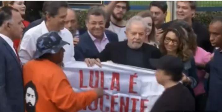 Lula é solto LULA DEIXA A CADEIA APÓS 580 DIAS - VEJA COMO FOI Lula é solto