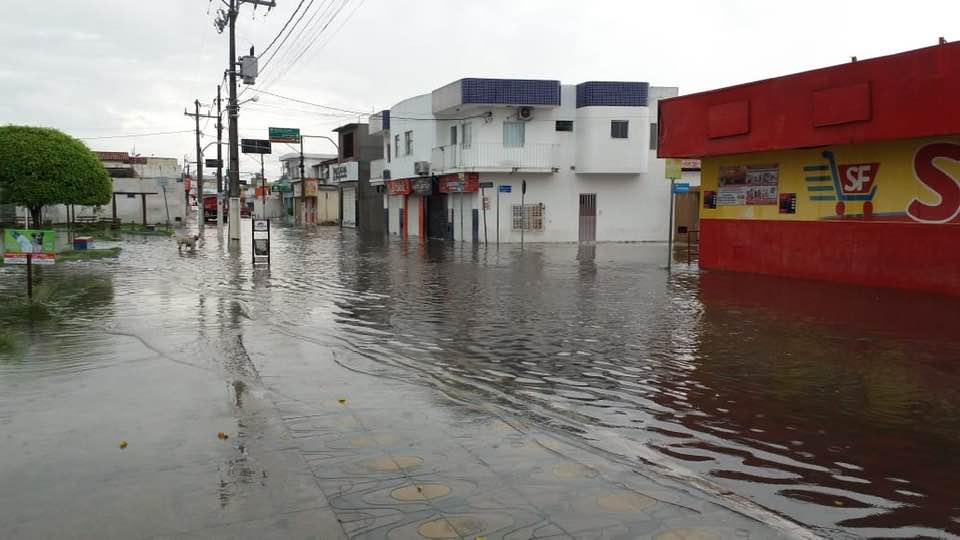 Can 4 INUNDAÇÃO EM CANSANÇÃO/BA: UMA DAS PRINCIPAIS AVENIDAS DA CIDADE TEVE QUE SER INTERDITADA NESTE DOMINGO. Can 4