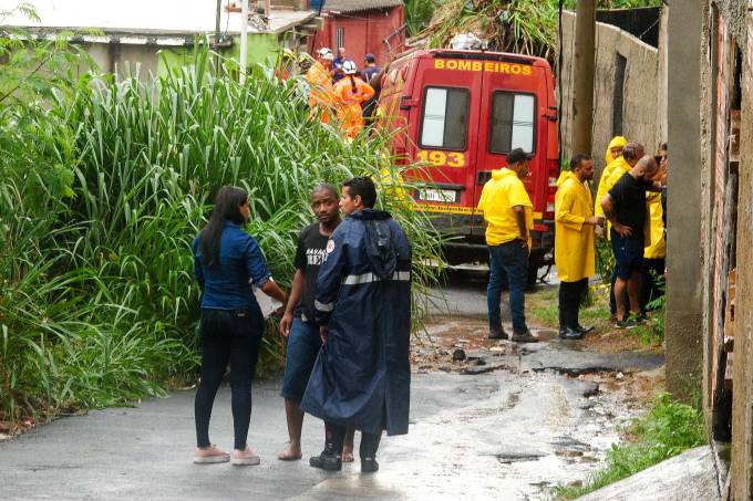 Chuva 1 CHUVAS - SOBE PARA 37 O NUMERO DE MORTES EM MINAS GERAIS - GOVERNO DECRETA SITUAÇÃO DE EMERGÊNCIA Chuva 1