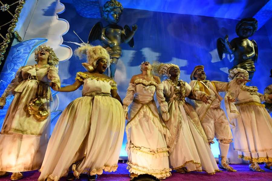 3 Gragoes CARNAVAL DE SÃO PAULO 2020 - NA PRIMEIRA NOITE TEM PROTESTOS E FANTASIAS LUXUOSAS 3 Gragoes