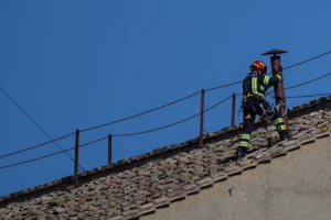 Foto 2 CHAMINÉ QUE ANUNCIARÁ NOVO PAPA É INSTALADA NA CAPELA SISTINA EM ROMA Foto 2
