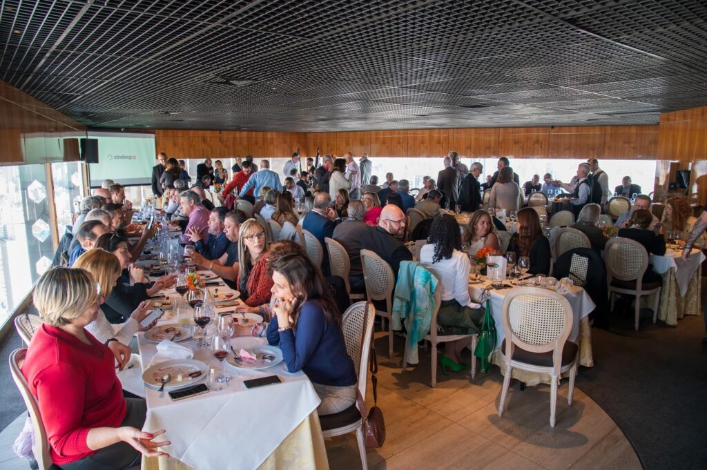 04 salao do almoco 2 PRESIDENTE DO SINDSEG/SP É RECEBIDO PELO CCS-SP E ABORDA TENDÊNCIAS DO SETOR DE SEGUROS 04 salao do almoco 2