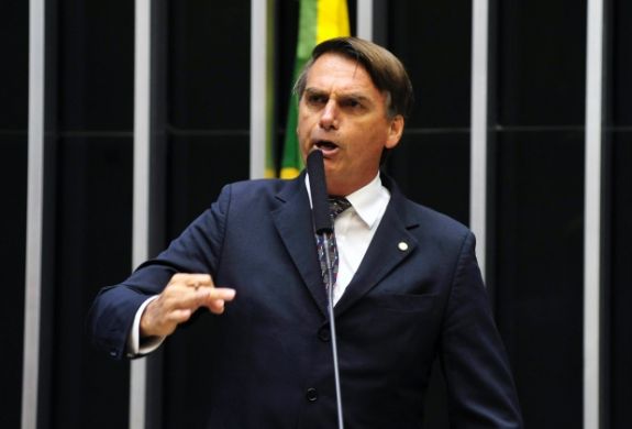 Resultado de imagem para Jair Bolsonaro sugere metralhar