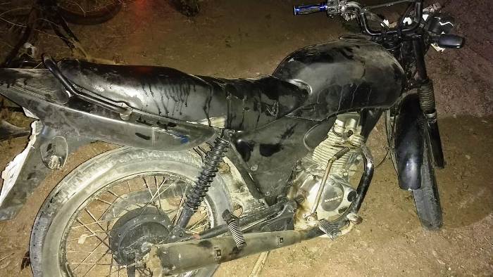 moto apreendida com dupla morta ao reagir intervenção policial em teofilandia